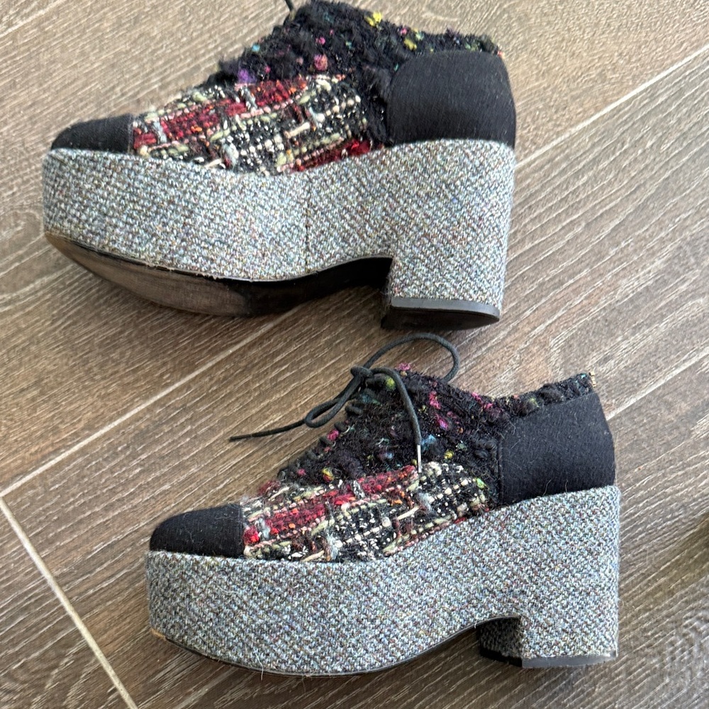 CHANEL Black and Multicolor Tweed Sneakers - Picture 3 of 7